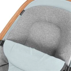 Maxi-Cosi Kori Wippe Essential Grey -Babyprodukte Geschäft 2835050110u1y2020 2020 bouncer kori grey essentialgrey newbornpillow side